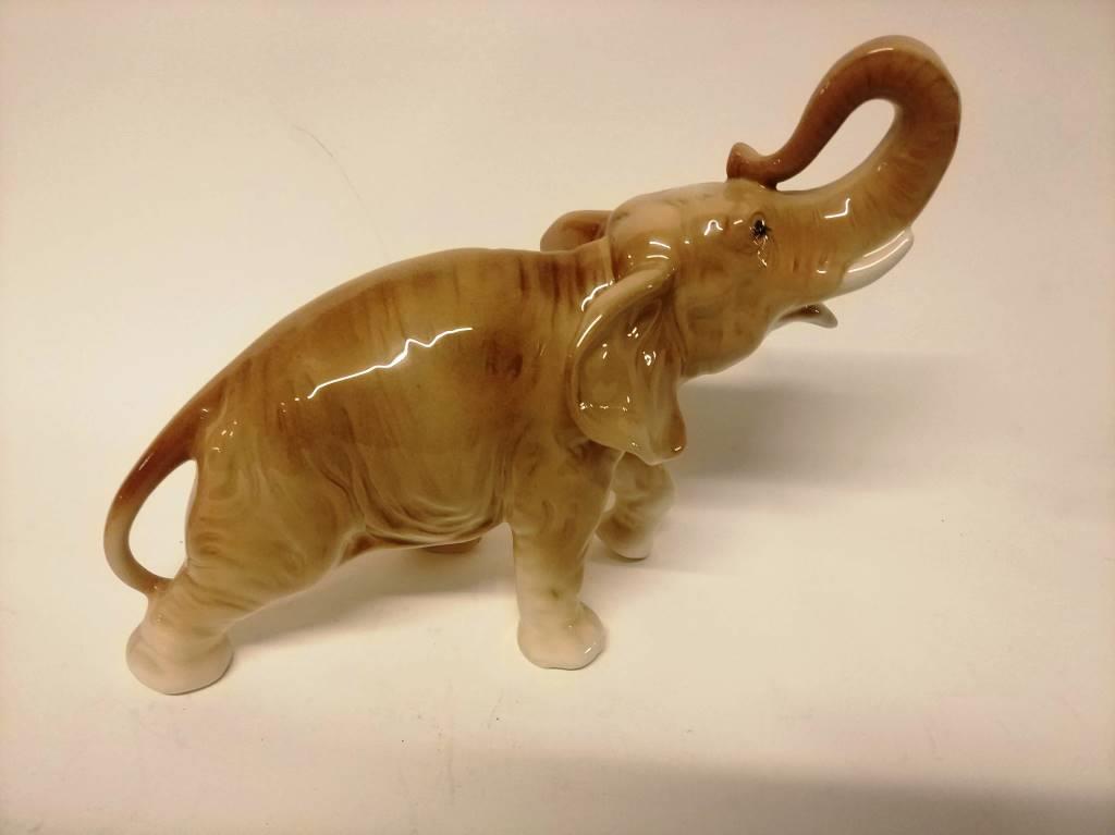 jern det er nytteløst hobby Stor elefant i porcelæn « Antik og Gamle Møbler